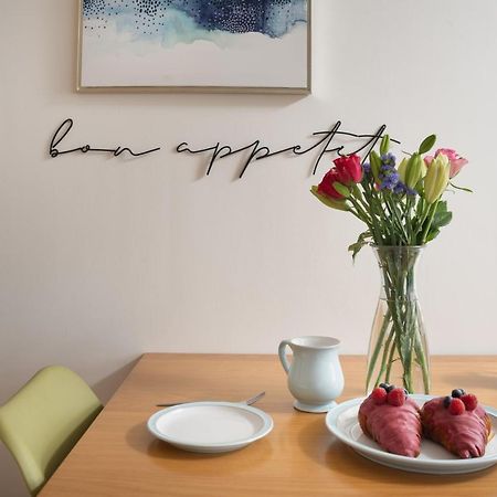 Apres Beach Apartment Sleeps 4 Penzance Exteriör bild