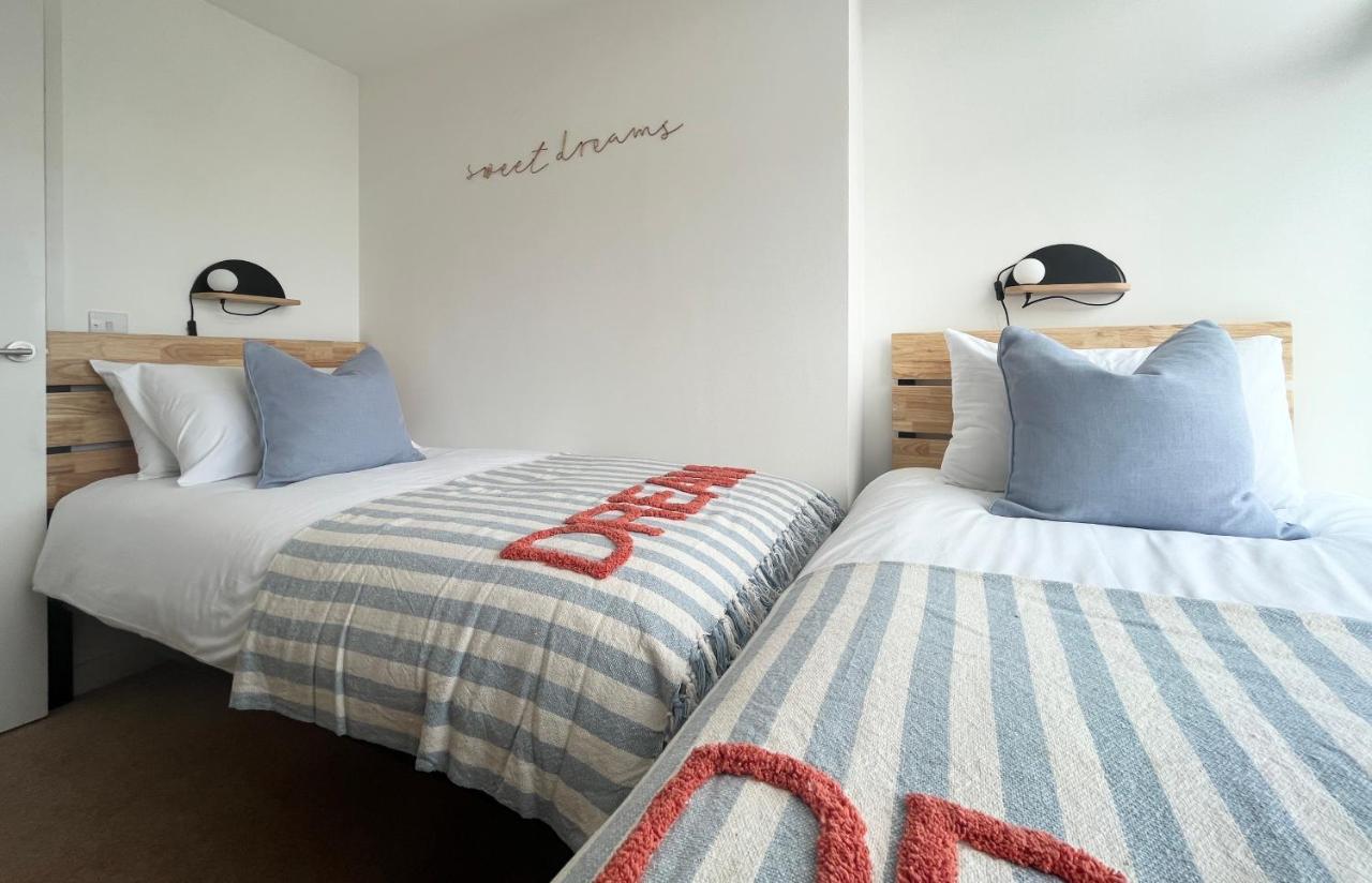 Apres Beach Apartment Sleeps 4 Penzance Exteriör bild