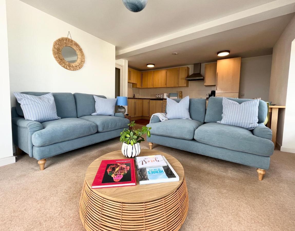Apres Beach Apartment Sleeps 4 Penzance Exteriör bild