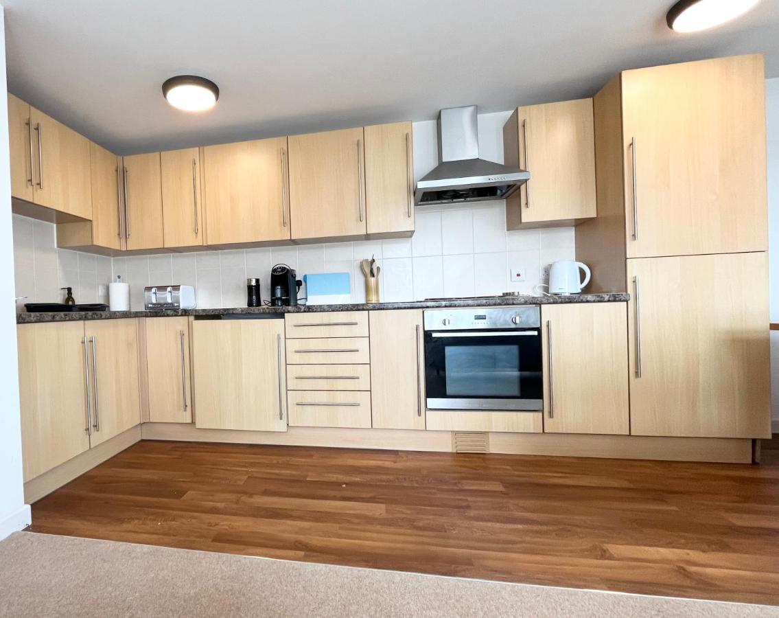 Apres Beach Apartment Sleeps 4 Penzance Exteriör bild