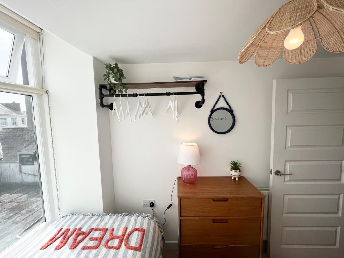 Apres Beach Apartment Sleeps 4 Penzance Exteriör bild