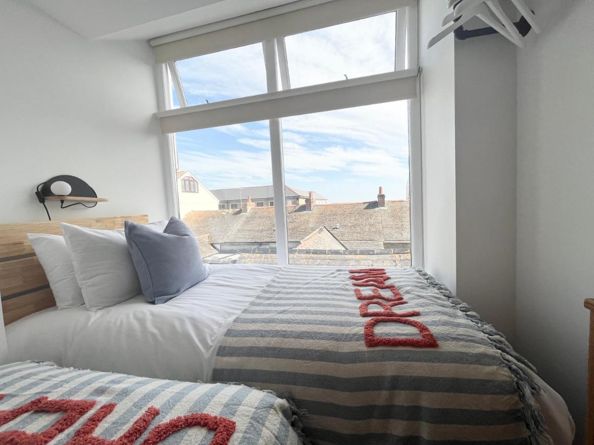 Apres Beach Apartment Sleeps 4 Penzance Exteriör bild