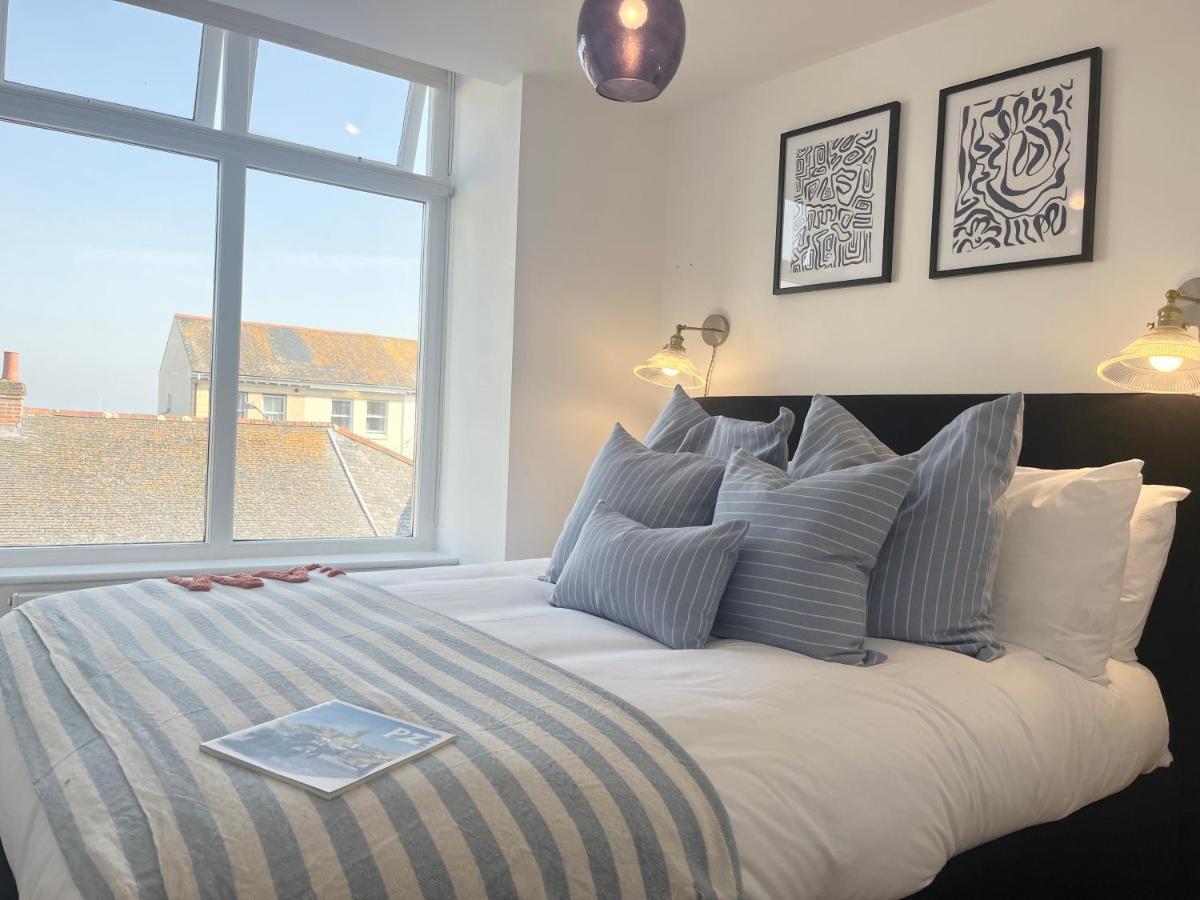 Apres Beach Apartment Sleeps 4 Penzance Exteriör bild