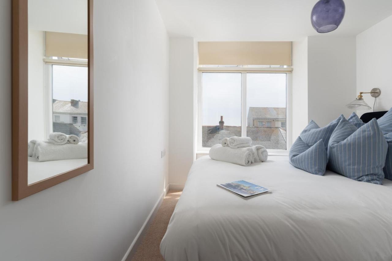 Apres Beach Apartment Sleeps 4 Penzance Exteriör bild