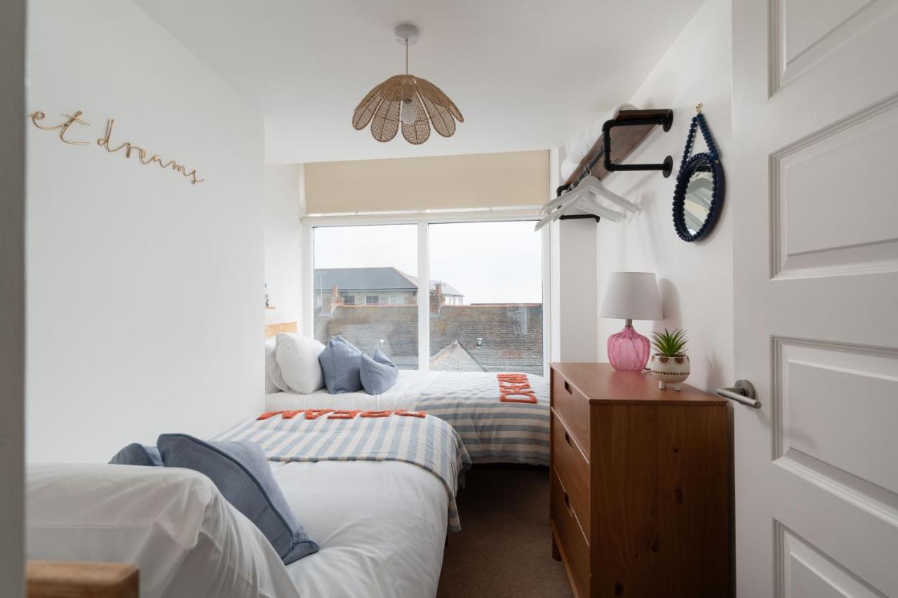 Apres Beach Apartment Sleeps 4 Penzance Exteriör bild