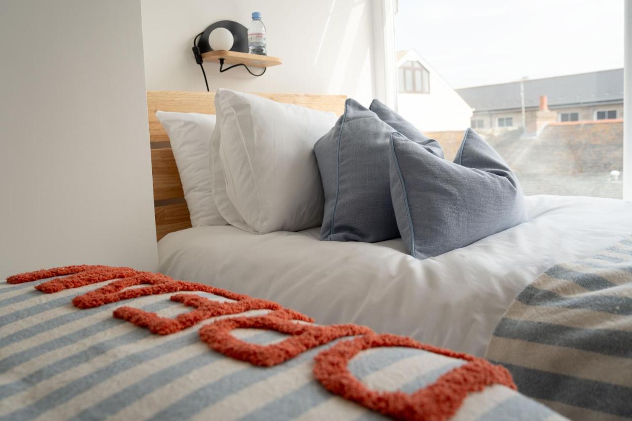 Apres Beach Apartment Sleeps 4 Penzance Exteriör bild